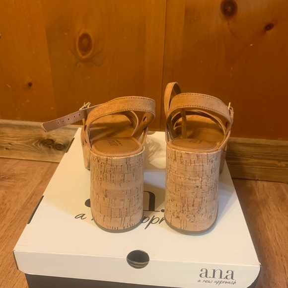 Vintage Style Block Heel - Picture 8 of 11